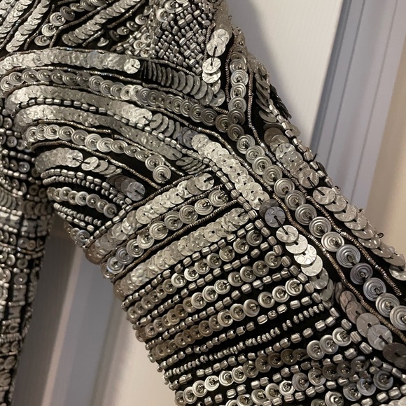 Gorgeous sequined and beaded dress. This is a show stopper. - Picture 4 of 5